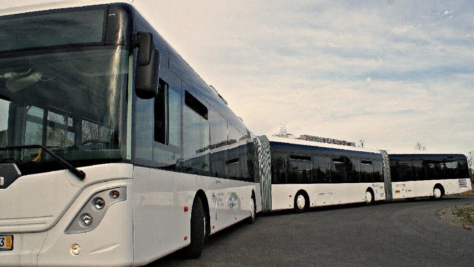 Самый длинный автобус с двумя гармошками
