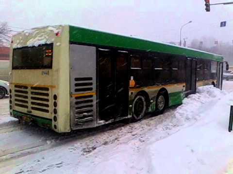 В Москве буксуют автобусы