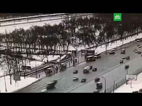 В Москве автобус въехал в подземный переход