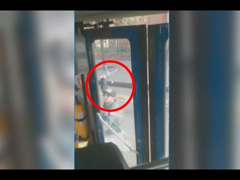 Cruceta en mano, taxista le rompió un vidrio a bus del SITP — Ojo de la noche